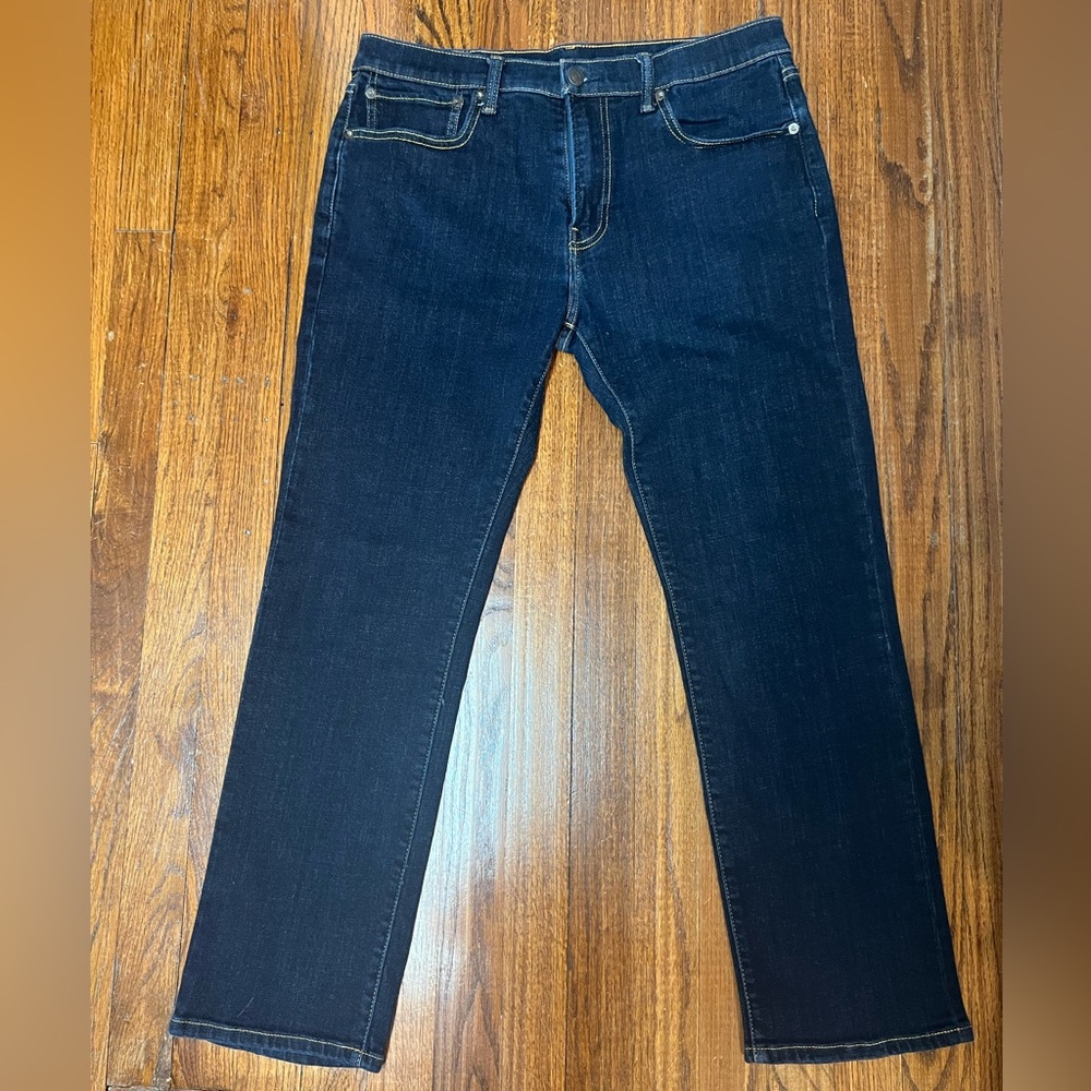 Lucky Brand Dark Wash Men’s jeans